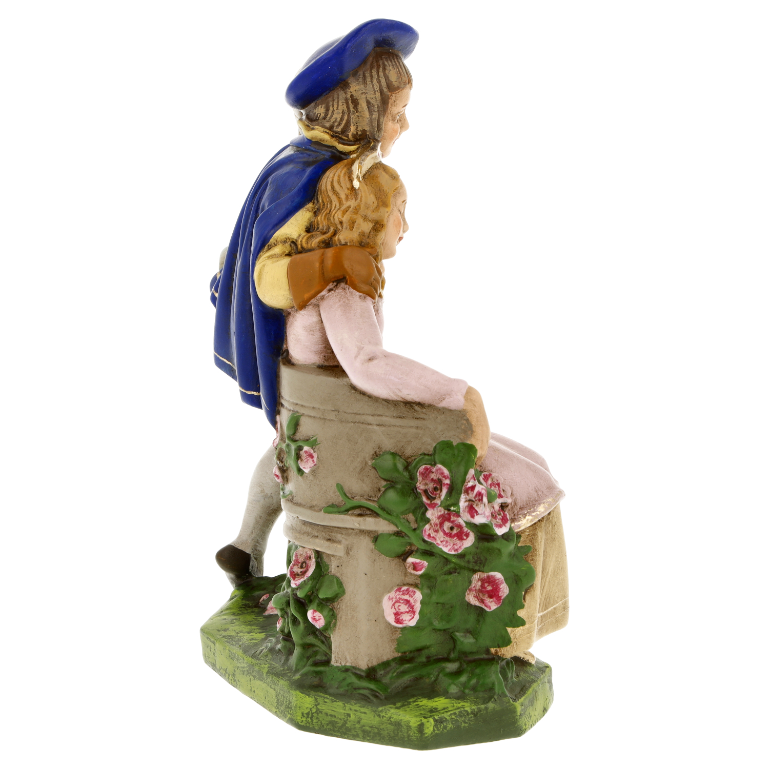 Bunte Liebespaar-Skulptur auf Bank, verziert mit Rosen