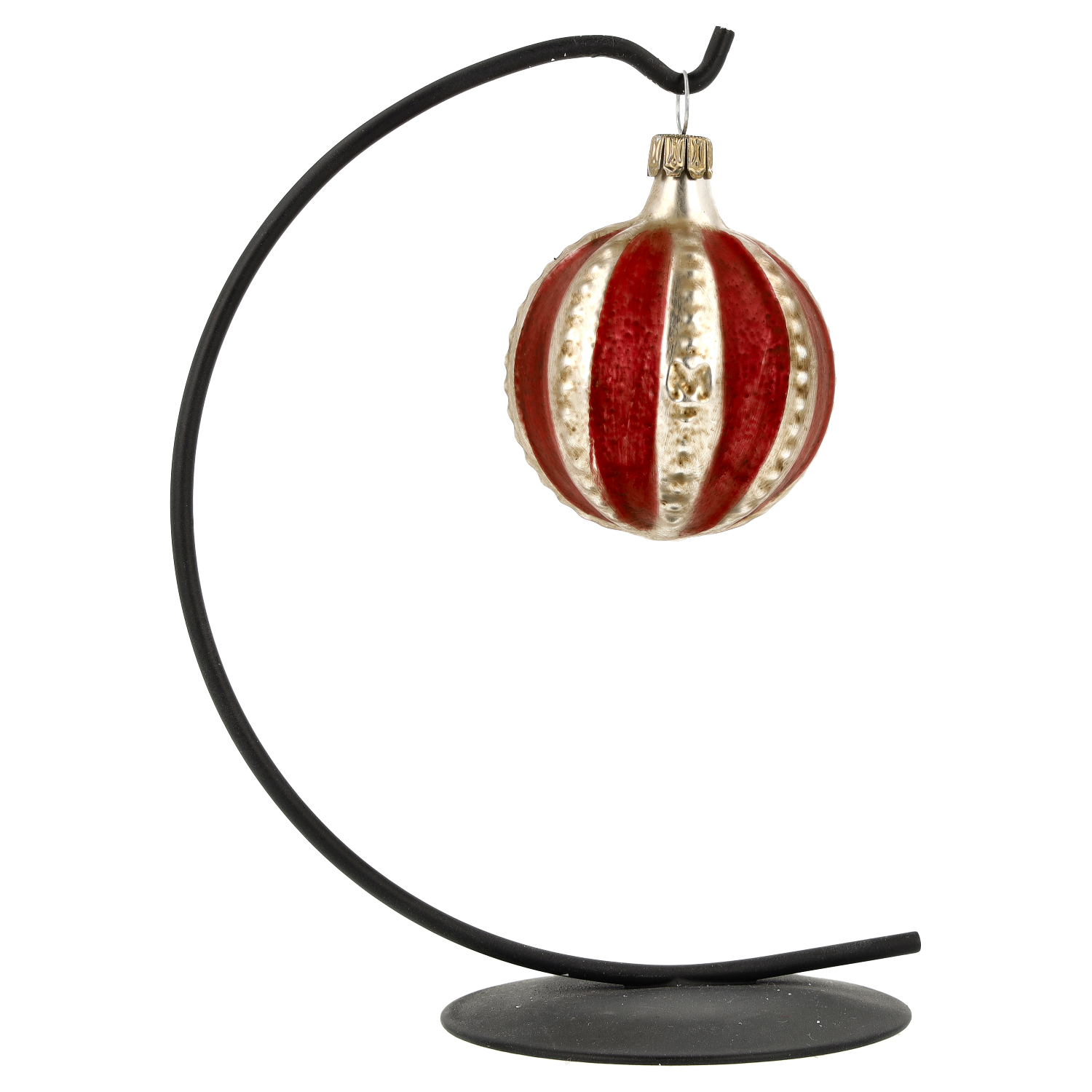 Rot-goldene Glas-Weihnachtskugel am schwarzen Ständer