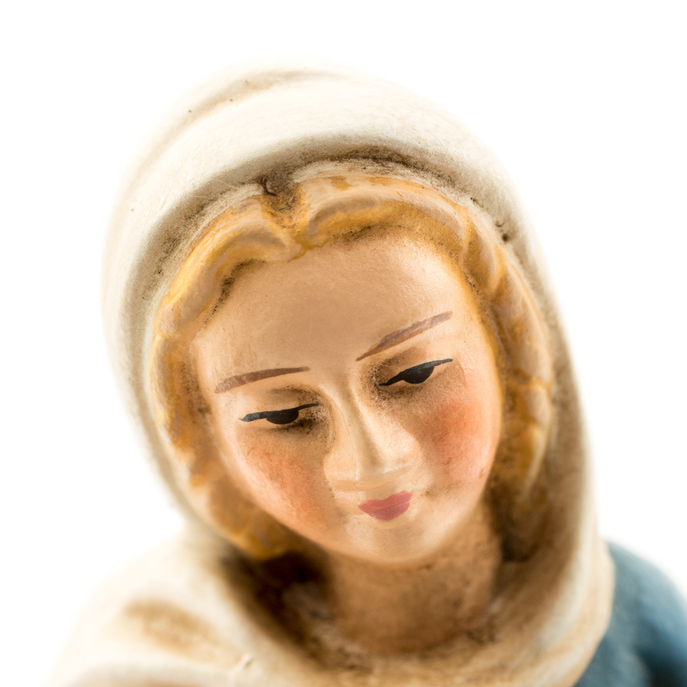 Handbemalte Madonna Krippenfigur mit weißem Schleier