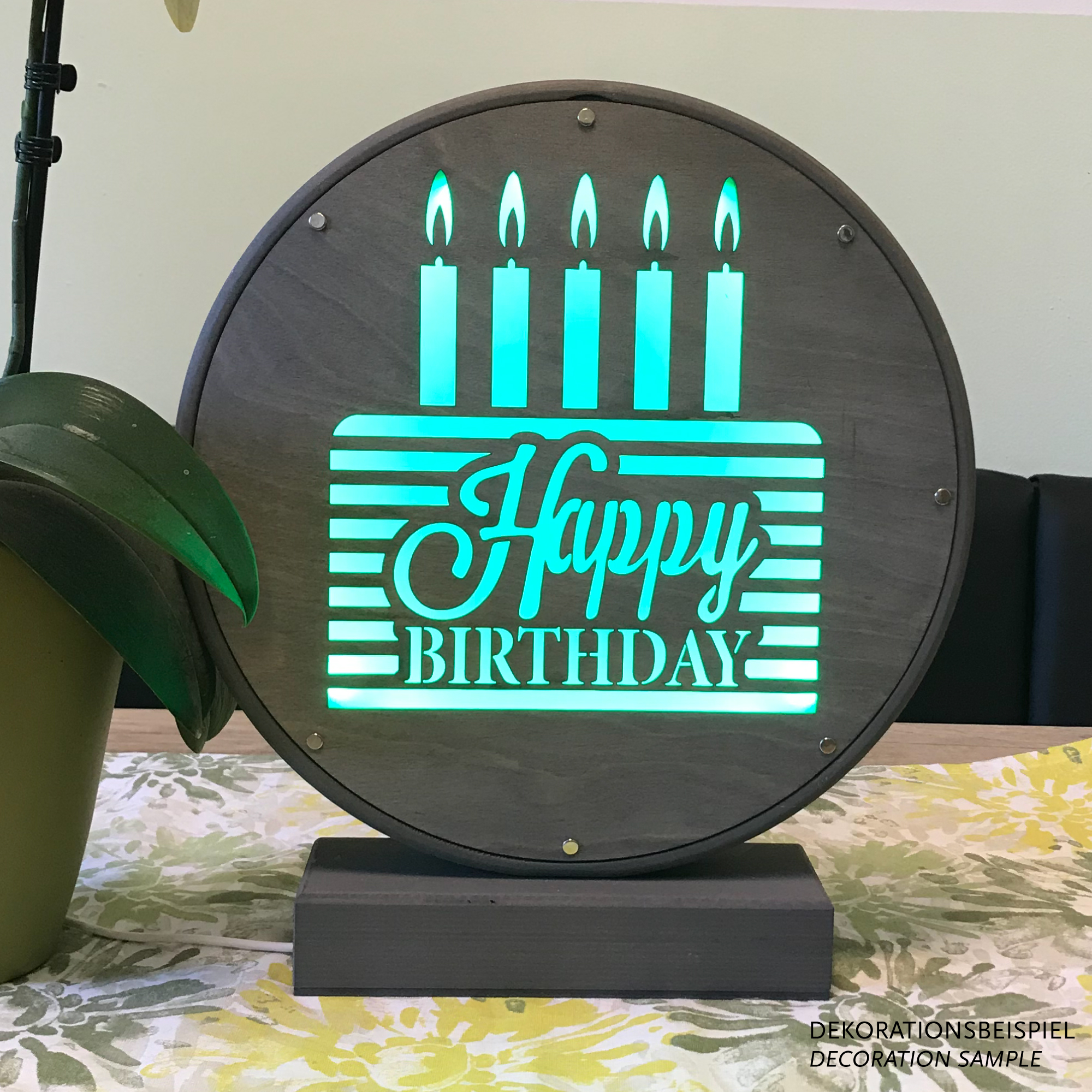 runde LED Leuchte Happy Birthday mit fünf Kerzenmotiv