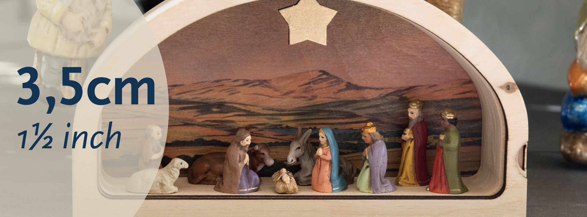 Miniatur-Weihnachtskrippe im Holzstall, 3,5 cm Figuren