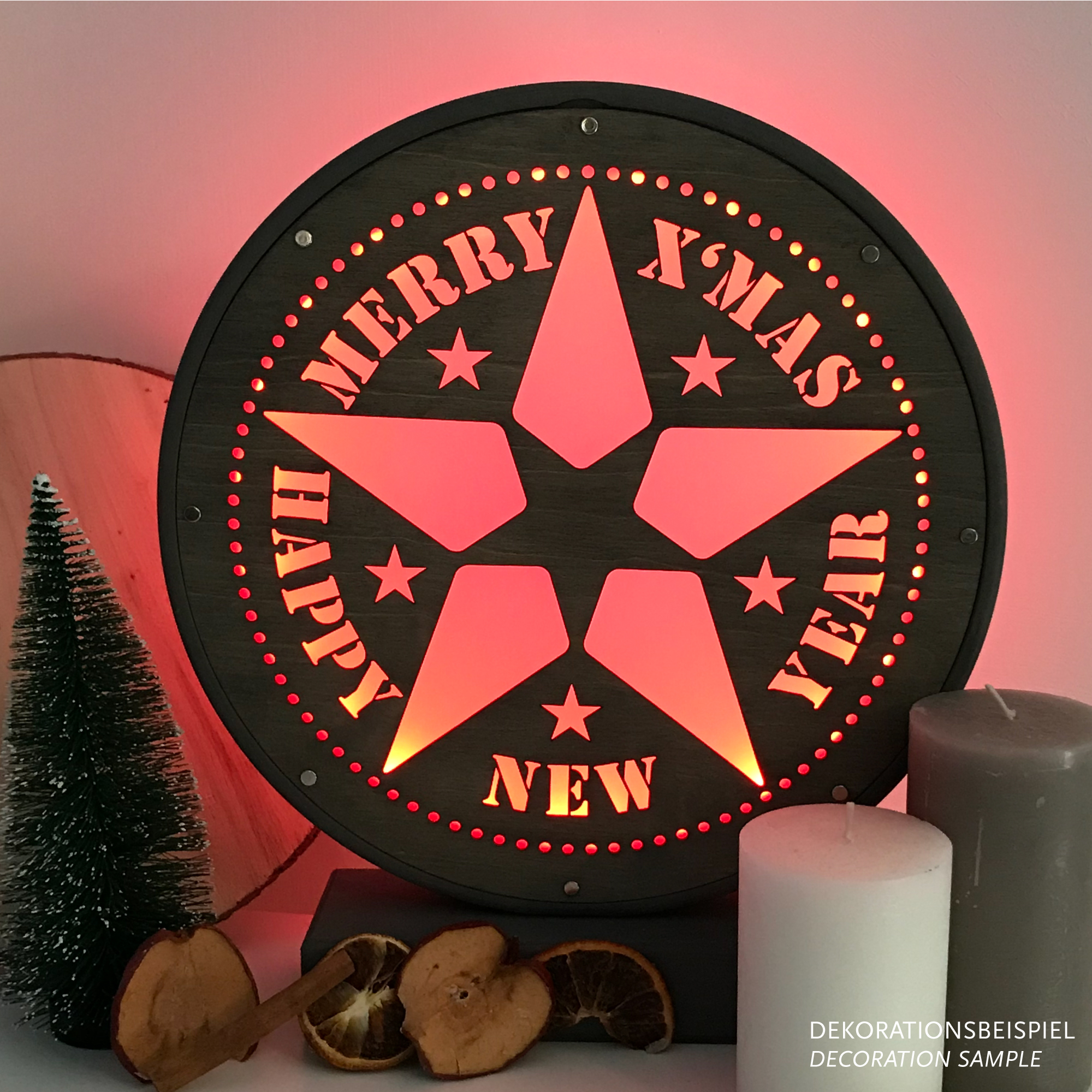 Runde Weihnachtsdeko mit Stern und Merry X'mas Leuchtzeichen
