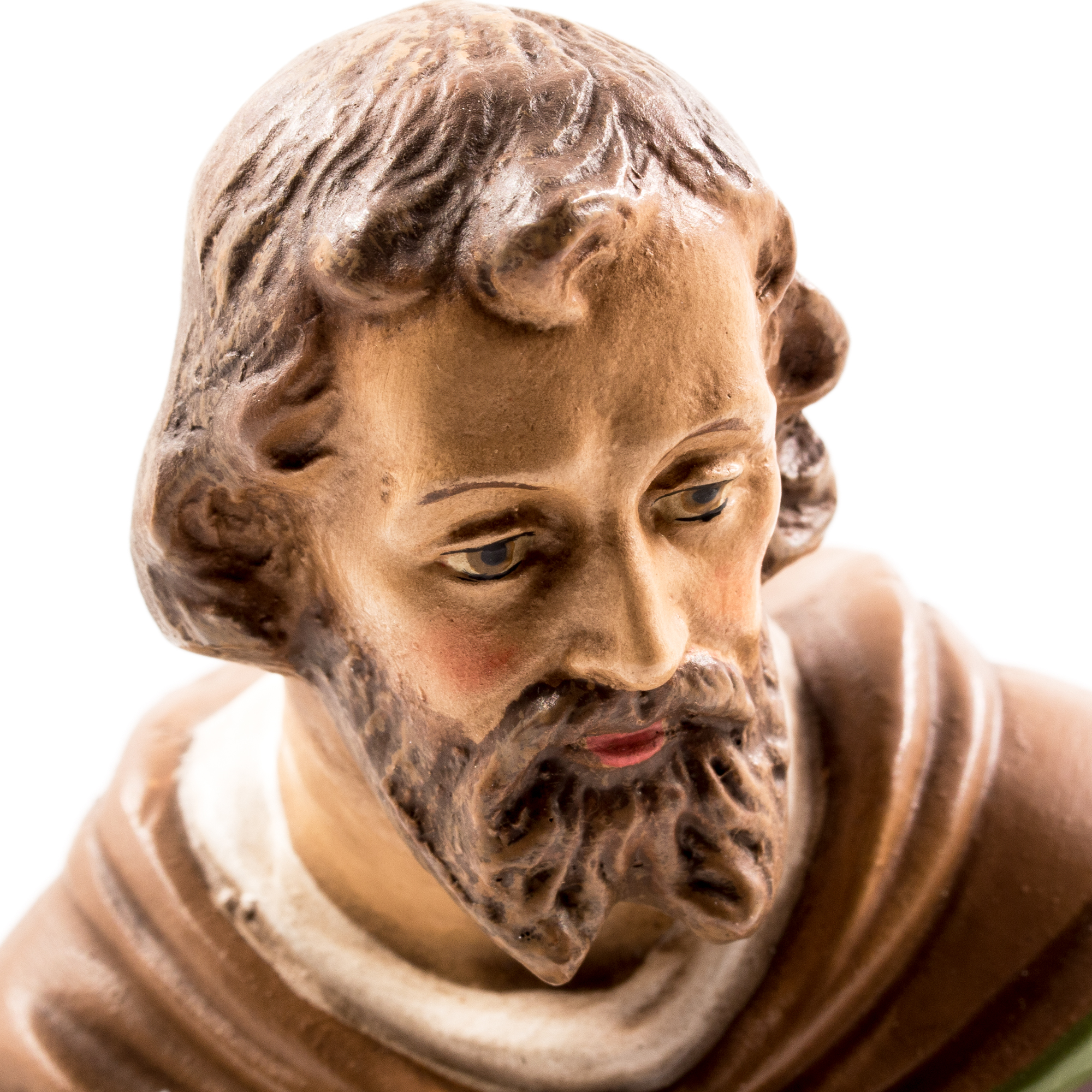 Detail einer handbemalten Heiligenfigur mit Bart