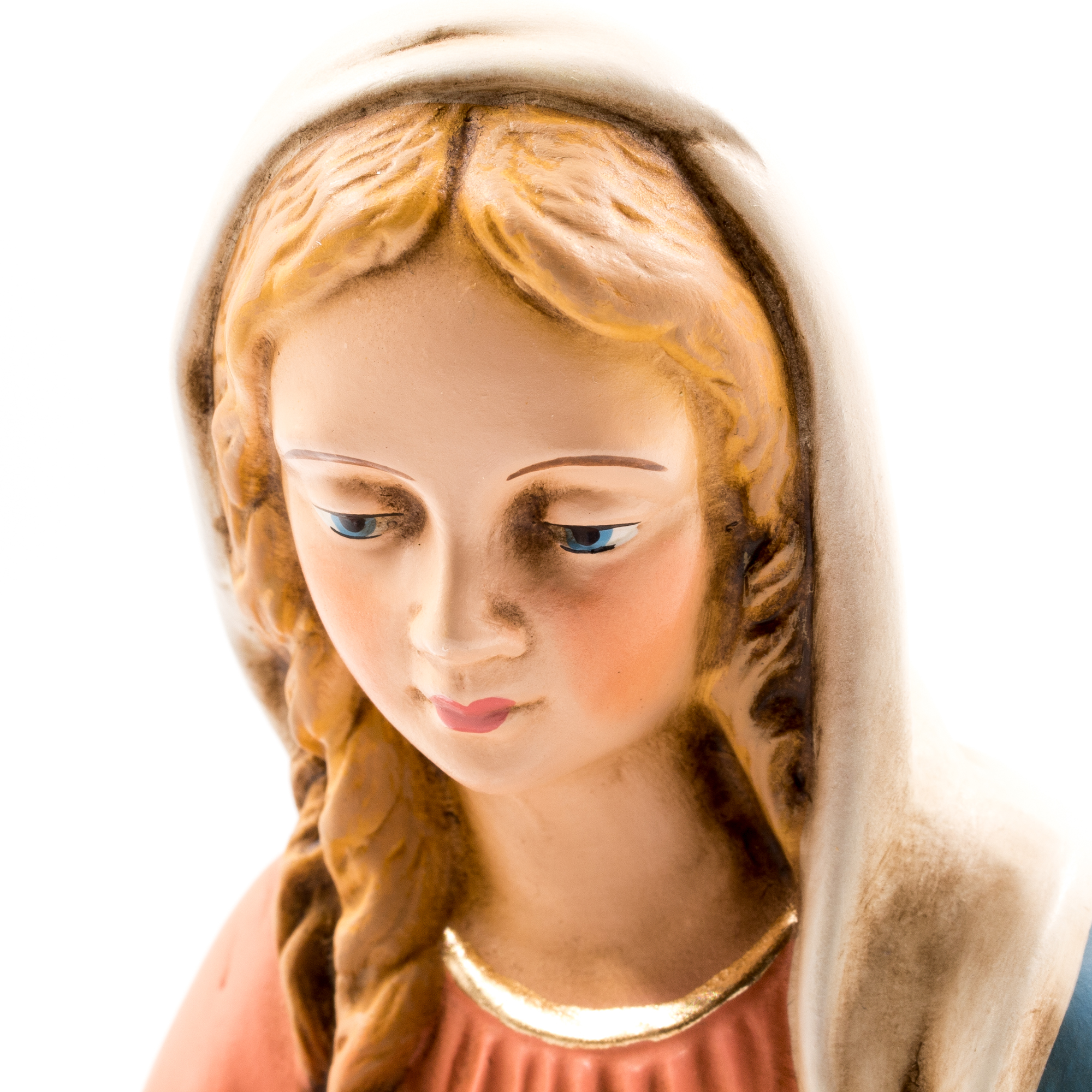 Nahaufnahme einer Marienfigur mit Schleier