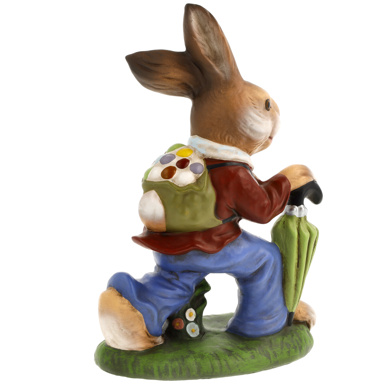 Osterhasenfigur mit Rucksack voller Eier und Schirm