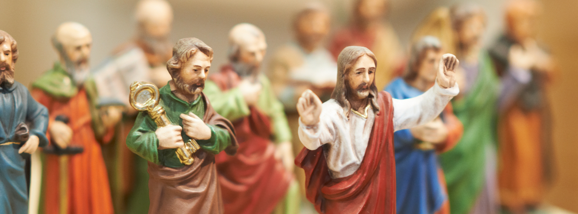 Religiöse Figuren in Gruppe, handbemalt