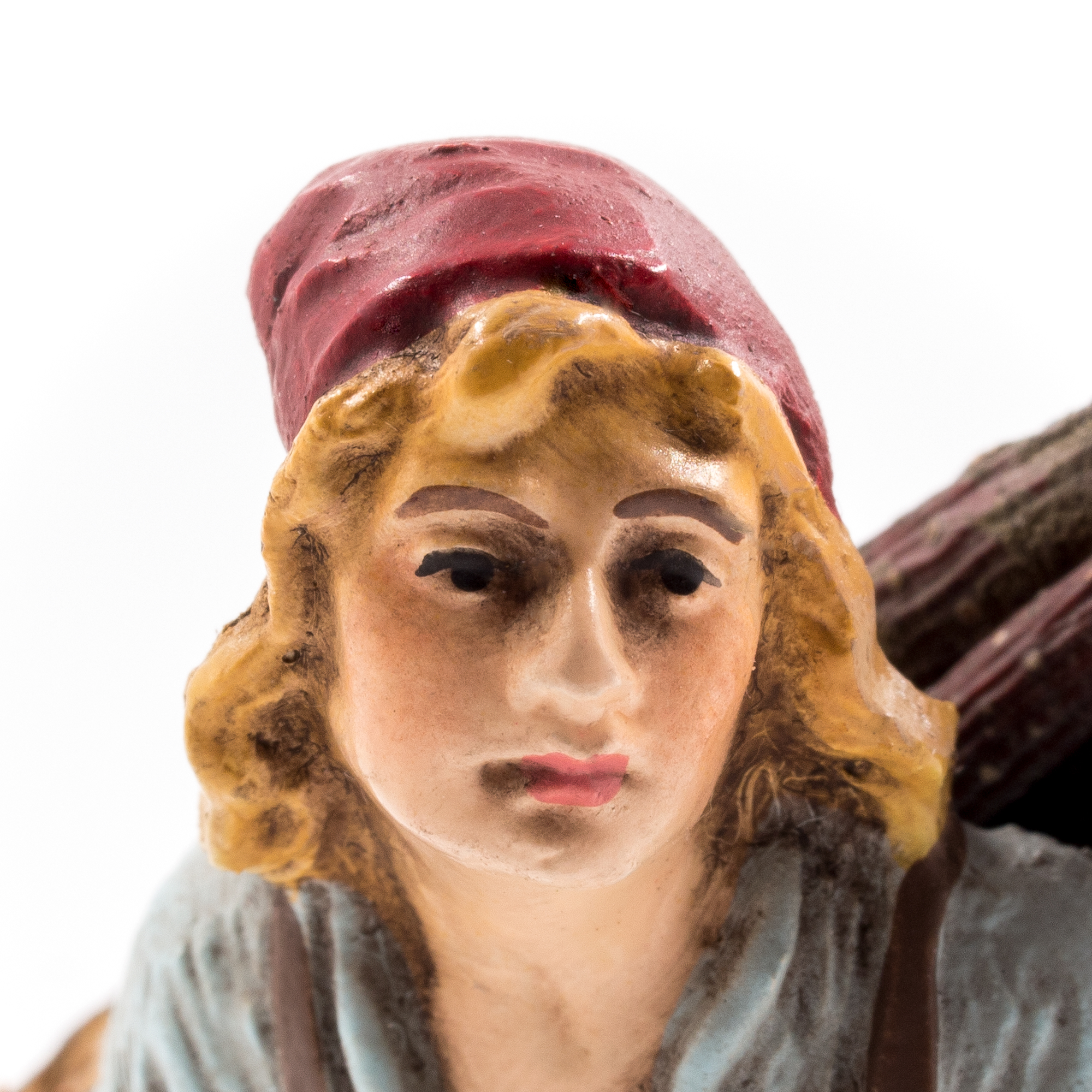 Handbemalte Keramikfigur Frau mit rotem Kopftuch
