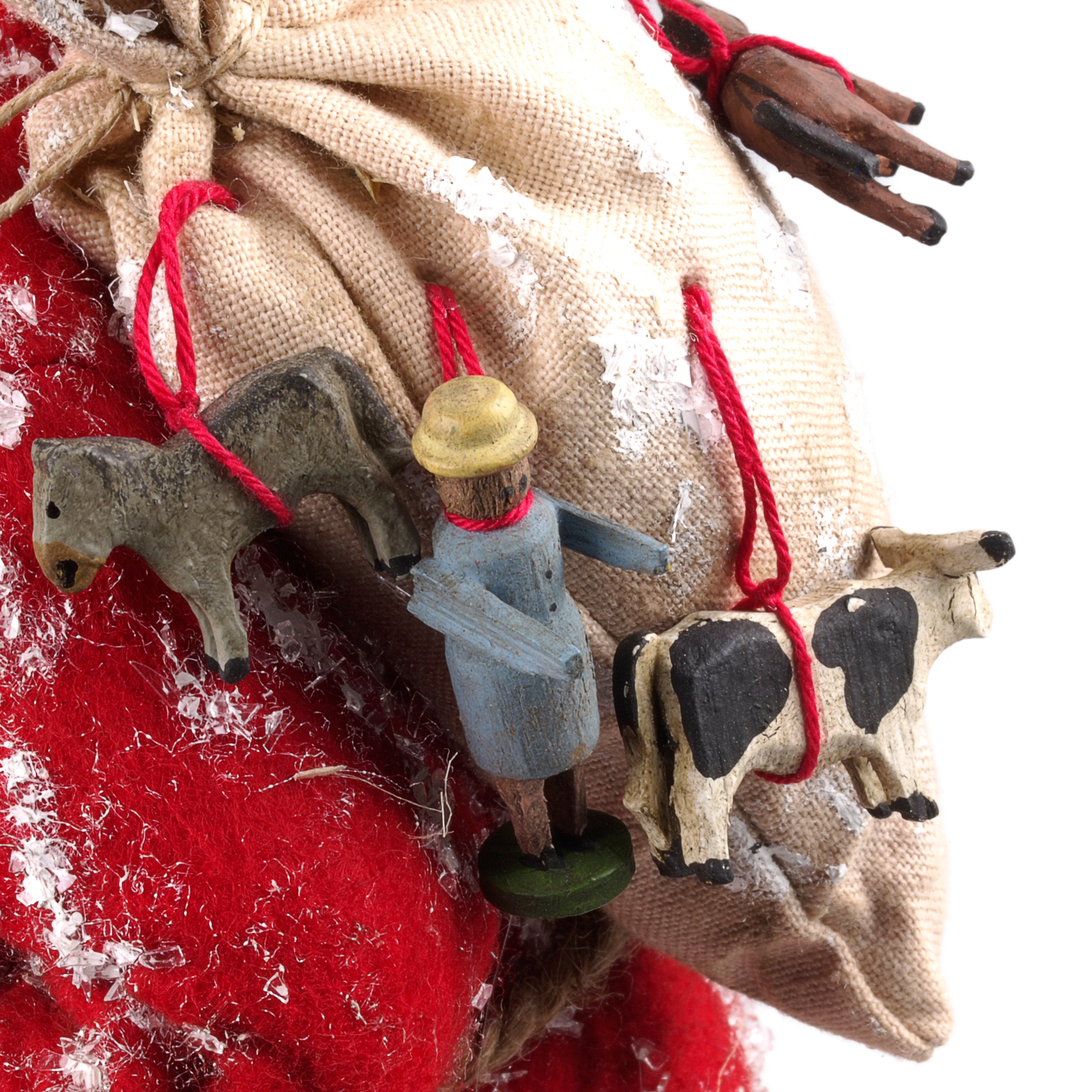 Mini-Holzfiguren an Jutesack: Bauer, Kuh und Esel
