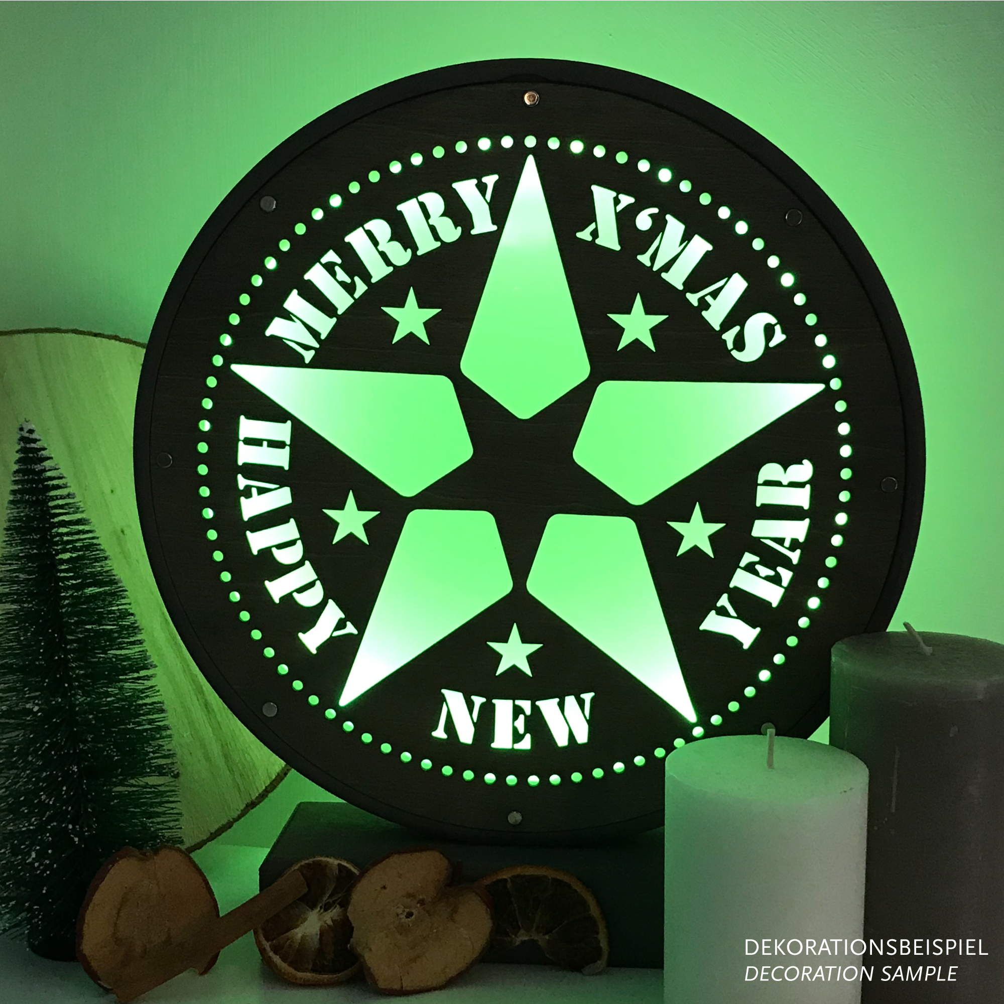 Runde Leuchte mit grünem Stern und Schrift Merry Xmas Happy