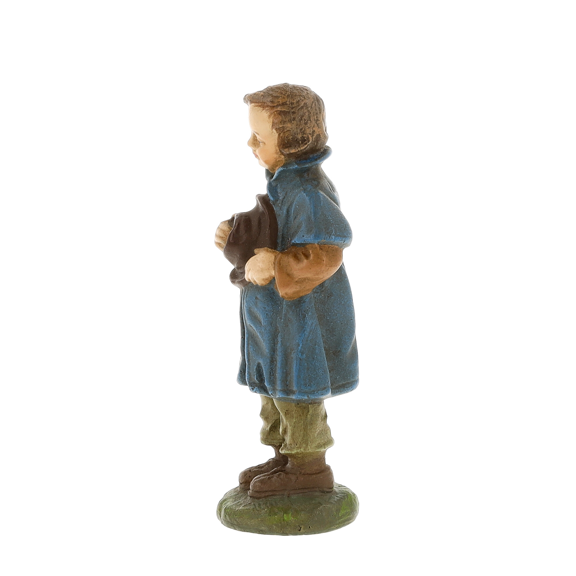 Krippenfigur Junge mit Mütze in blauem Mantel, seitlich